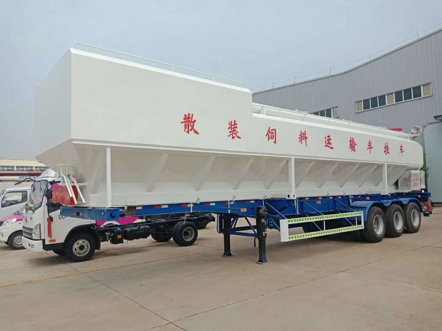 三橋半掛66方散裝飼料運輸車圖片