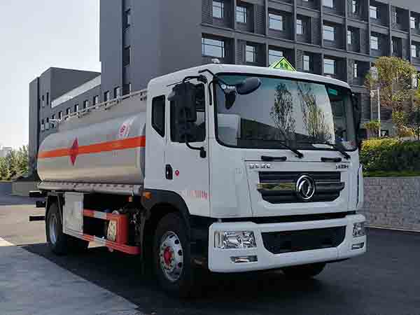 東風多利卡D9國六運油車圖片