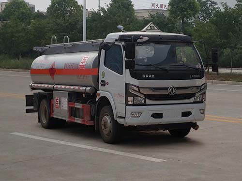 東風多利卡D7國六8.5方運油車圖片
